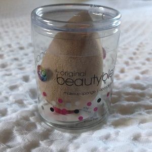 Beauty blender makeup sponge